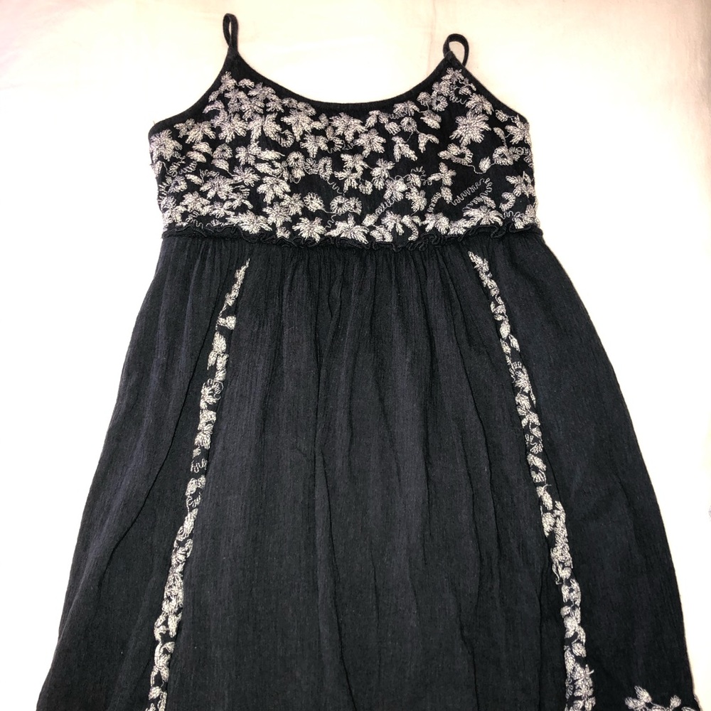 American Eagle embroidered dress